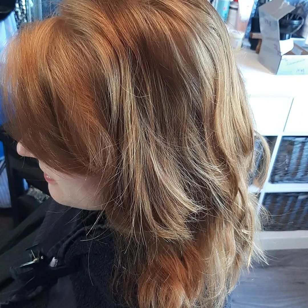 Laagjes in een overloop van koper naar blond